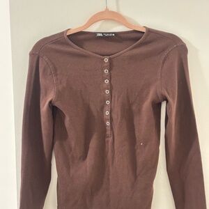 Zara Brown Long-Sleeve Henley Top – Size M